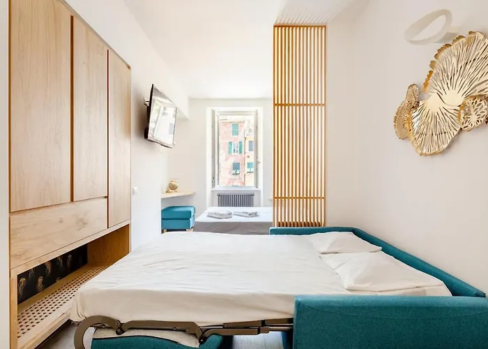 Jellyfish Luxury * Vernazza